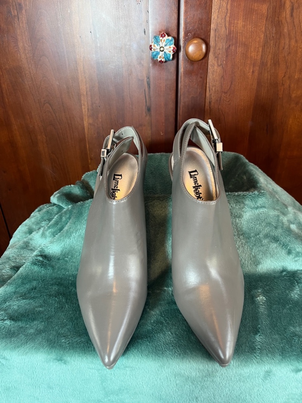 Womens Limelight Dove Gray Pointed-Toe Slingback Heels w/ Silver Buckles Size 9